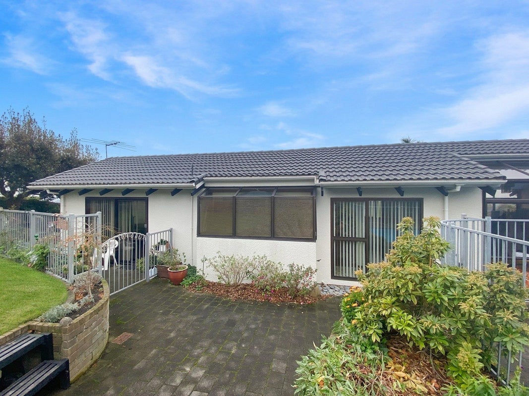 43 Woodside Common, Westmorland, Christchurch - Carousel 18