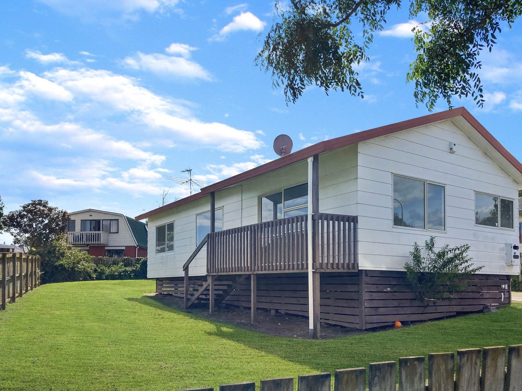 5 Bellville Drive, Clendon Park, Auckland - Carousel 1