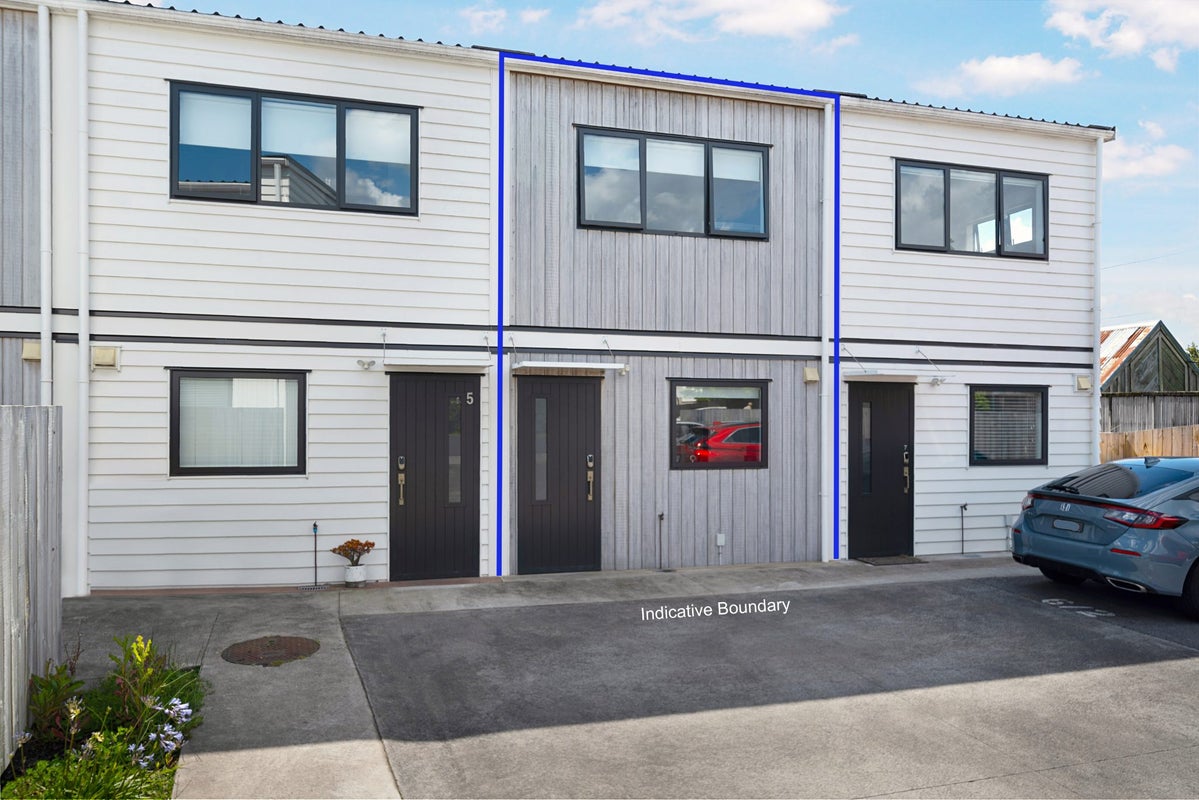6/2 Brandon Road, Glen Eden, Auckland - Carousel 1
