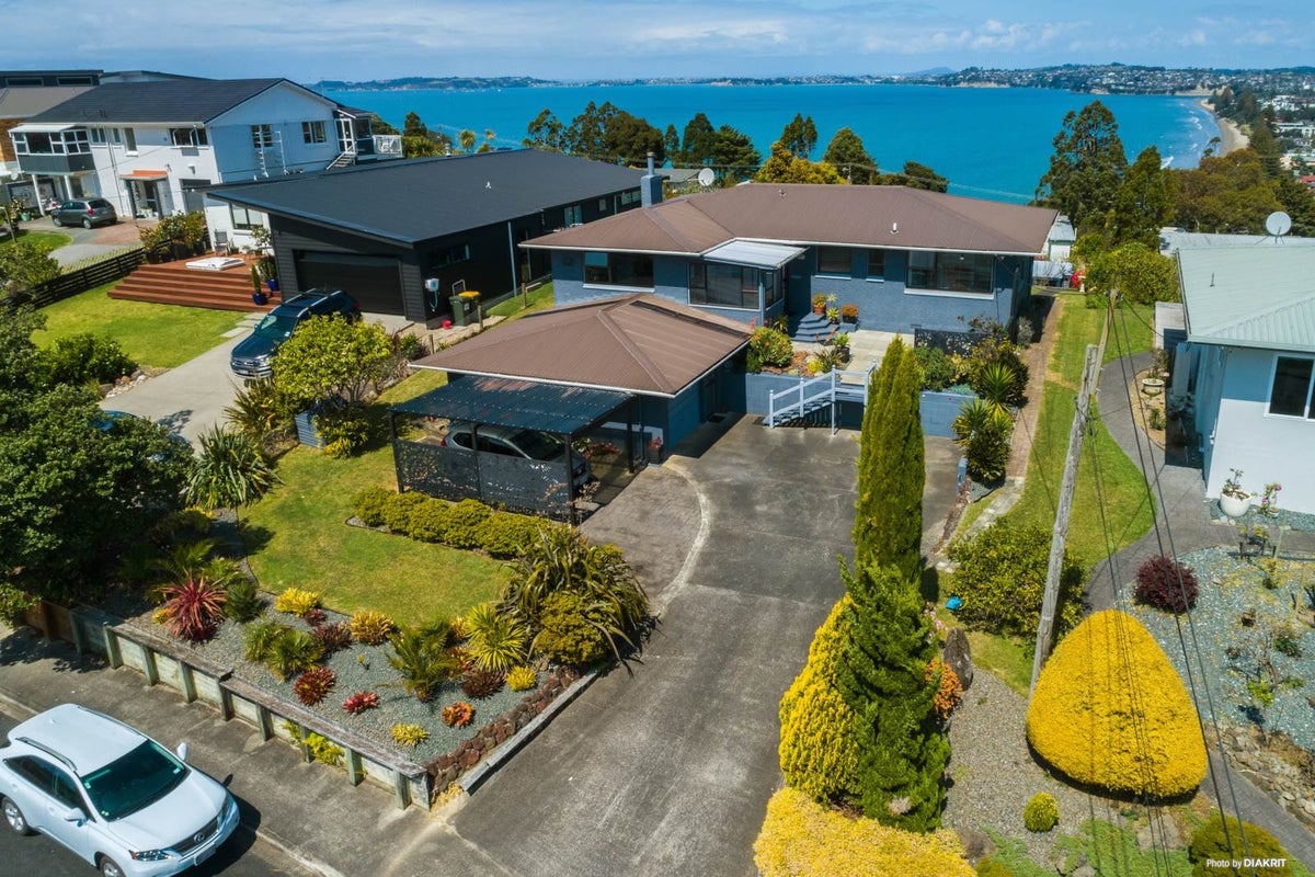 12 Hillcrest Road, Hatfields Beach, Orewa - Carousel 1