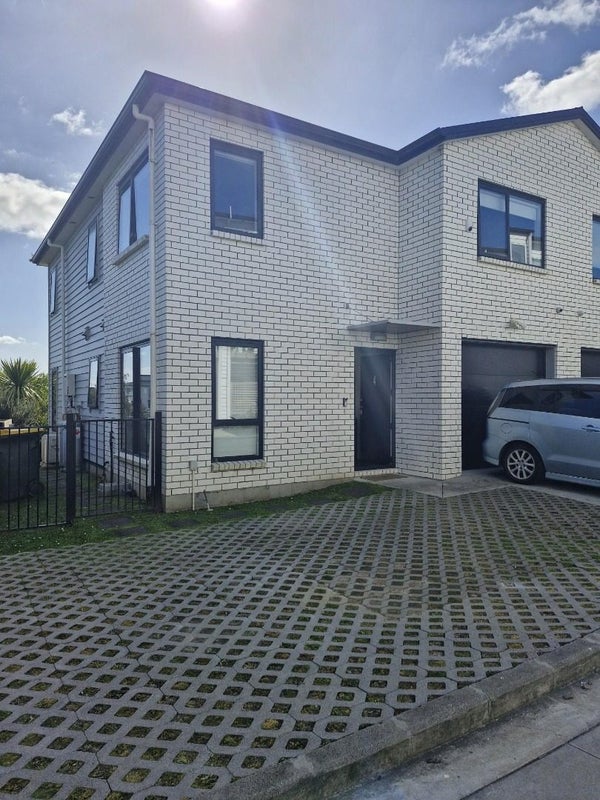 4 Seelie Court, Flat Bush, Auckland - Carousel 1