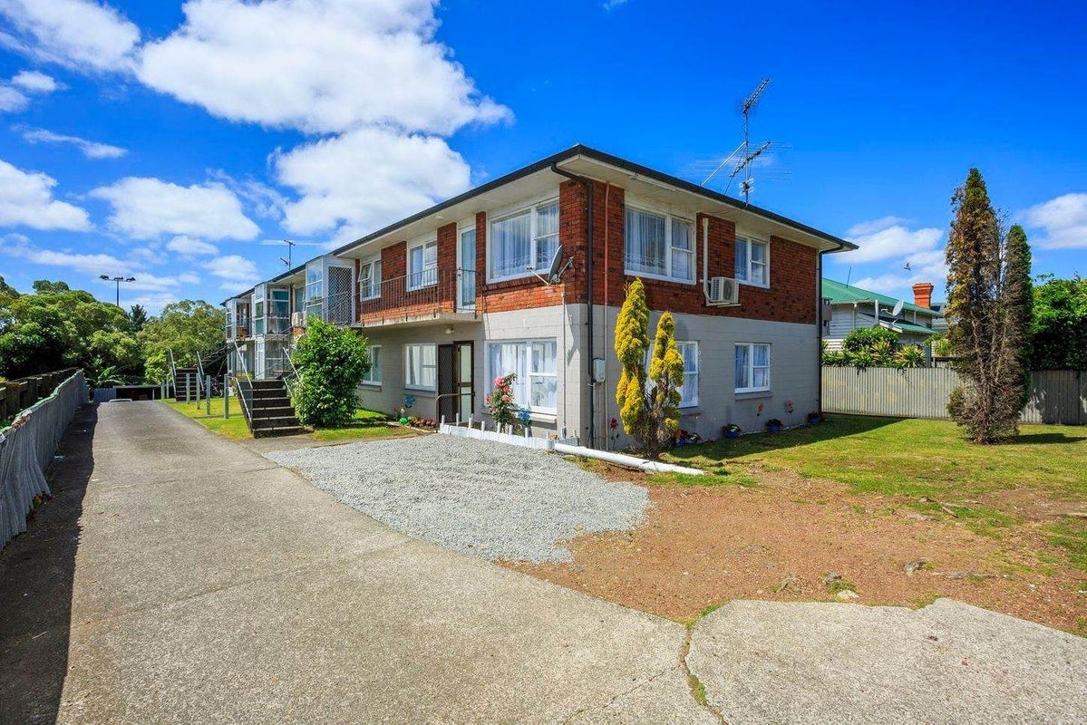 3/100 St Lukes Road, Mount Albert, Auckland - Carousel 1