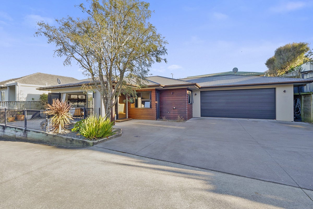 4A Awanui Street, Merrilands, New Plymouth - Carousel 1