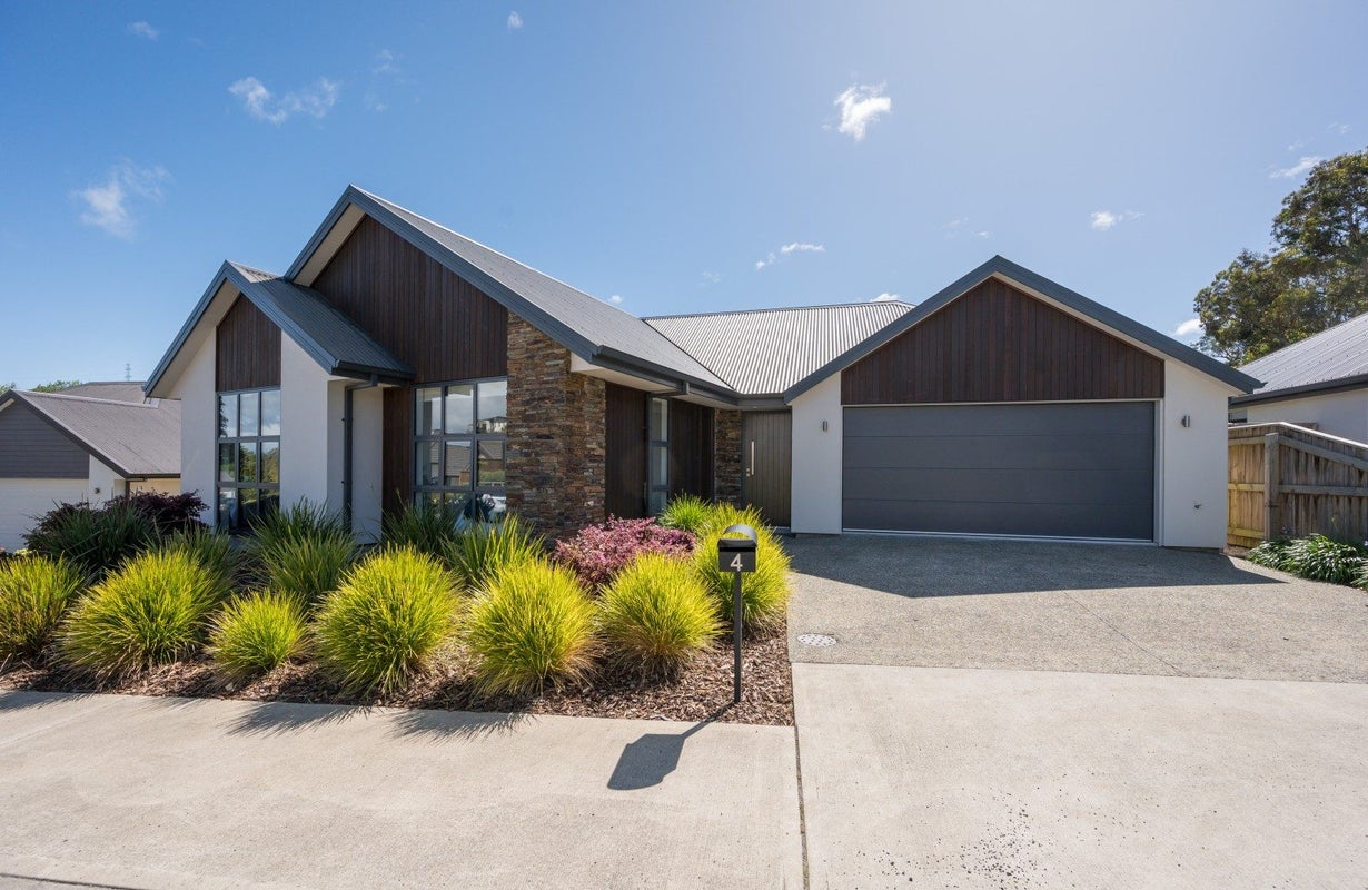 4 Waterson Lane, Stoke, Nelson - Carousel 1
