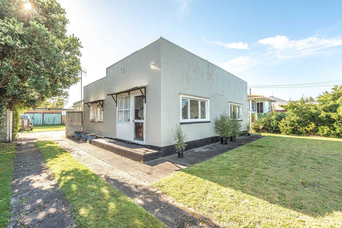 40 Hood Street, Castlecliff, Whanganui - Carousel 1
