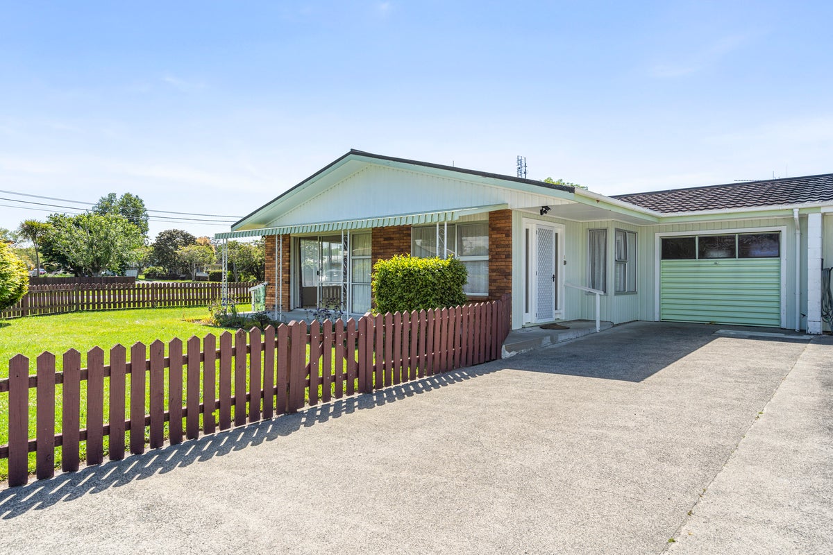 1 Gordon Place, Leamington, Cambridge - Carousel 2