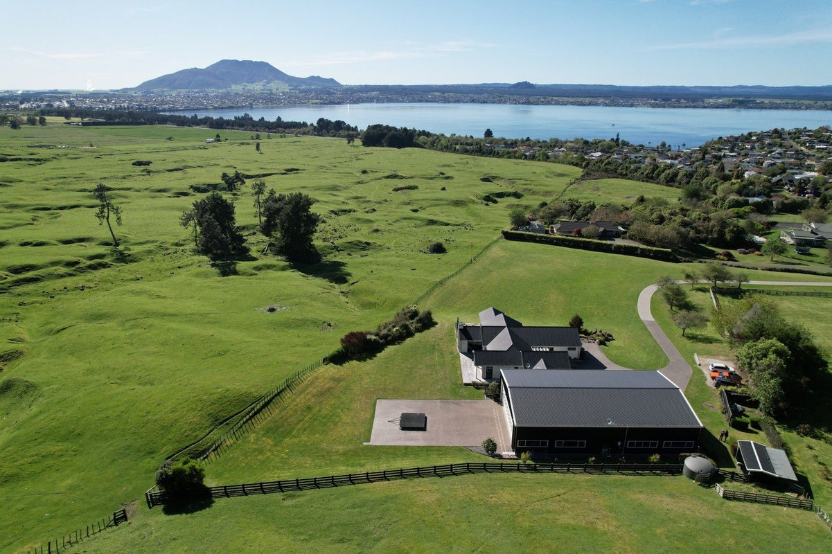 28 Te Moenga Park, Acacia Bay, Taupo - Carousel 2