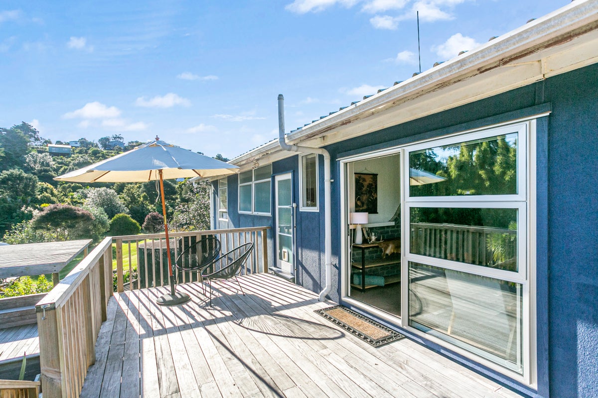 10 Hartley Avenue, Onetangi, Waiheke Island - Carousel 2