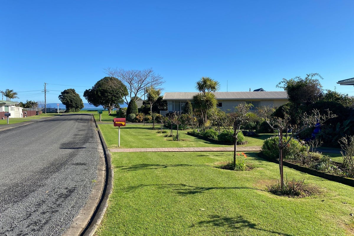 42A West Crescent, Te Puru, Thames - Carousel 2