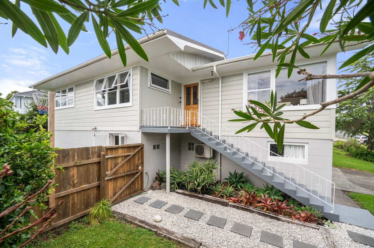 16 The Boulevard, Sunnyhills, Auckland - Carousel 2