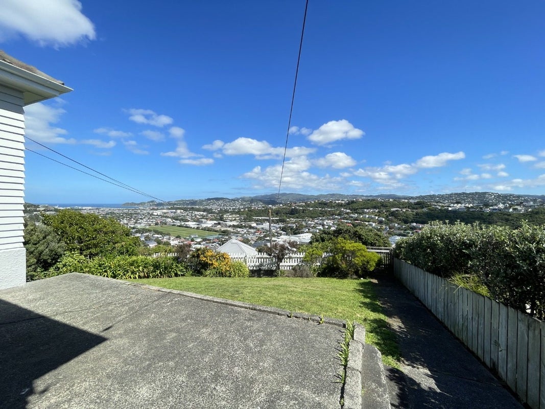 108 Nevay Road, Karaka Bays, Wellington - Carousel 2