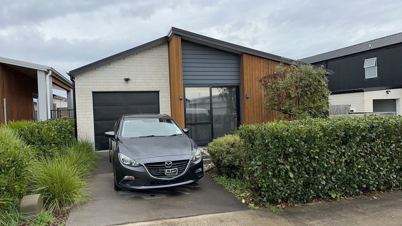 19 Whakapono Avenue, Baverstock, Hamilton - Carousel 1