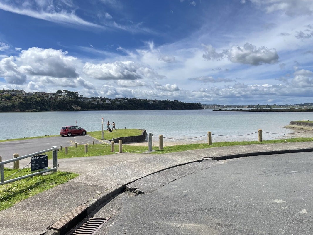 4 Chapman Road, Te Atatu Peninsula, Auckland - Carousel 13