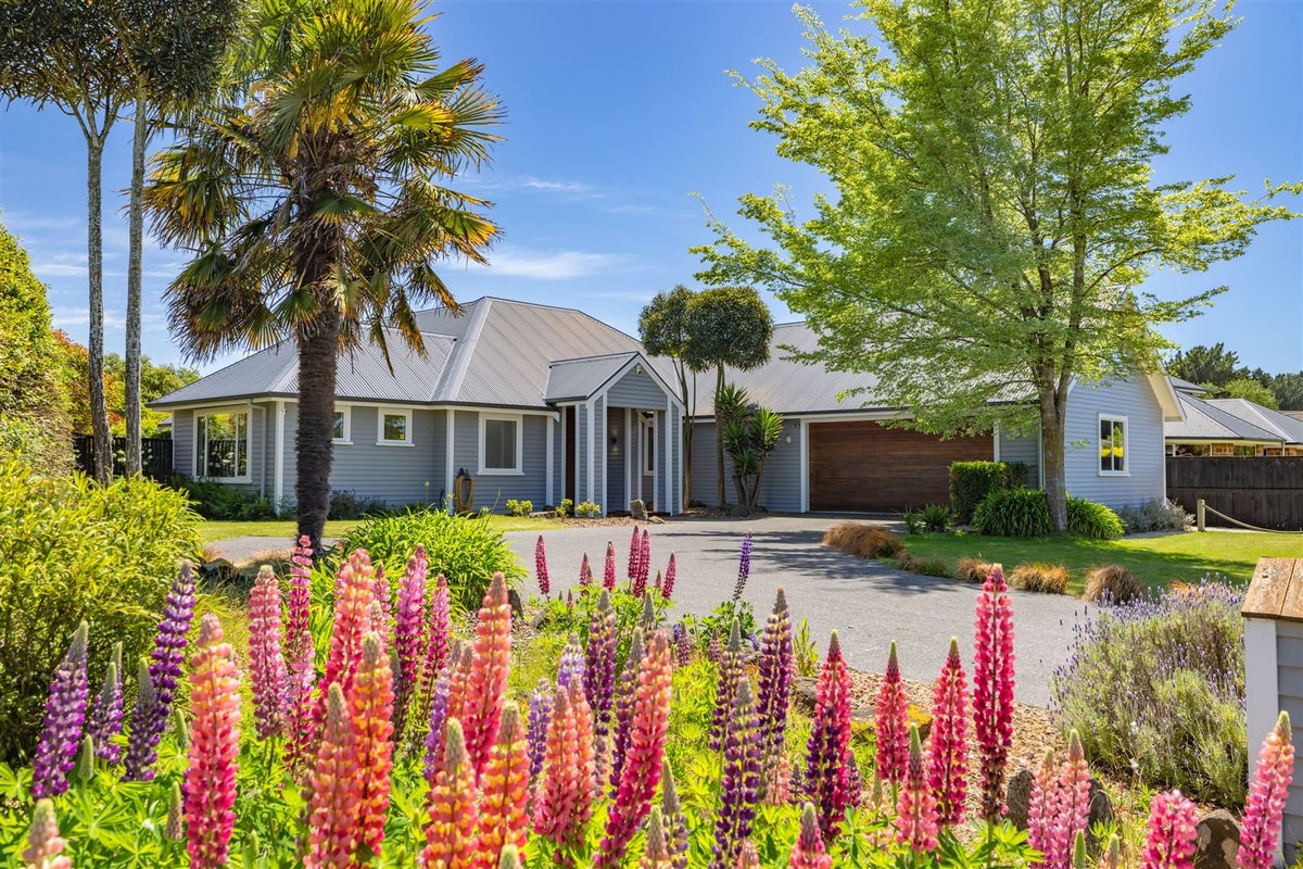 9 Seabrooke Drive, Spencerville, Christchurch - Carousel 1