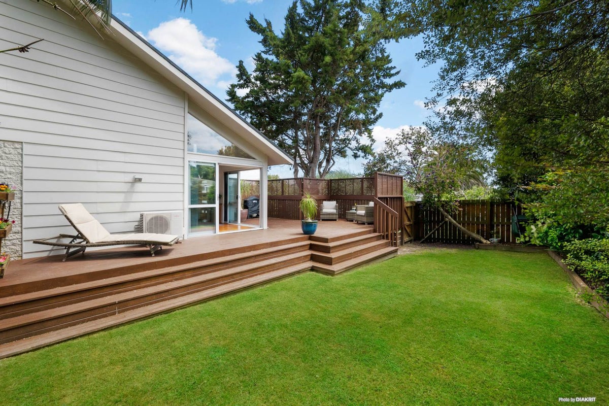 1/4 Mawson Avenue, Torbay, Auckland - Carousel 2