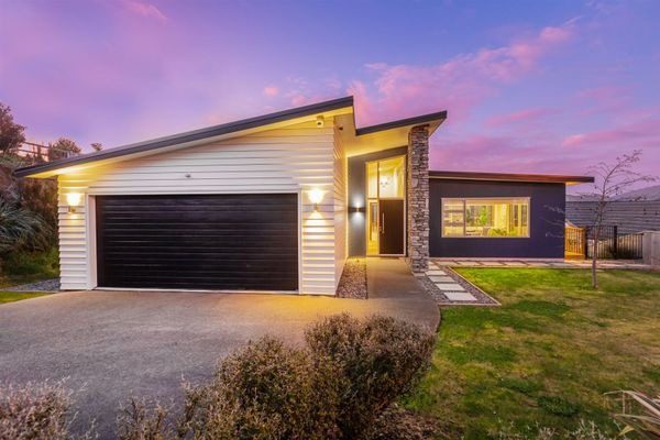 20 Madeira Close, Whitby, Porirua - Carousel 1