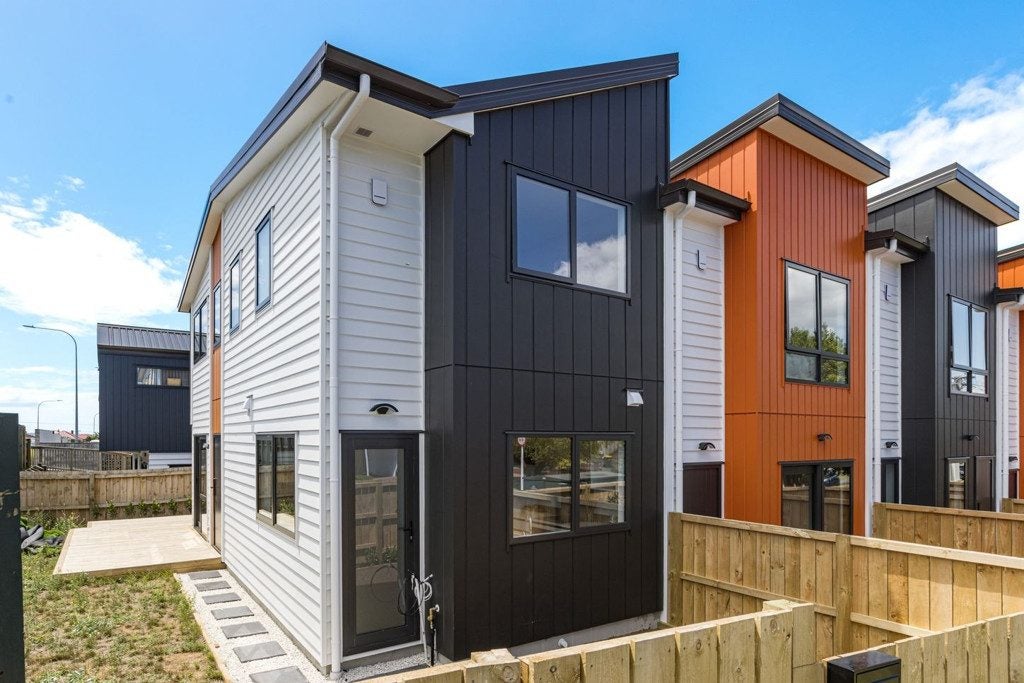 1/85 Jaemont Avenue, Te Atatu South, Auckland - Carousel 1