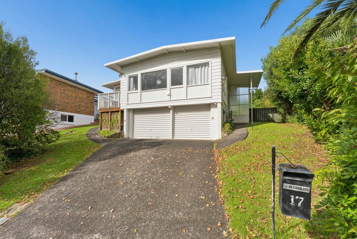 17 Catalina Crescent, Forrest Hill, Auckland - Carousel 2