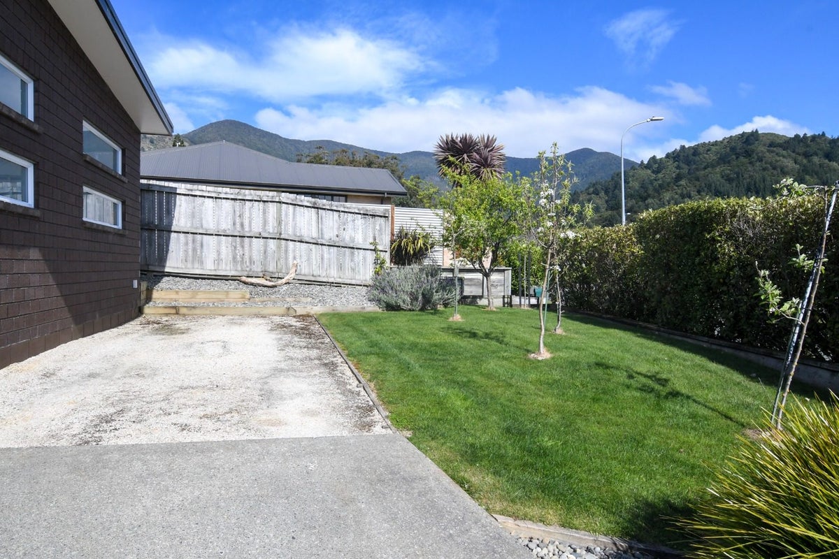 25 Admiralty Place, Waikawa, Picton - Carousel 20