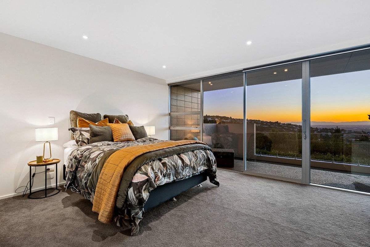 6 Yelverton Place, Huntsbury, Christchurch - Carousel 1