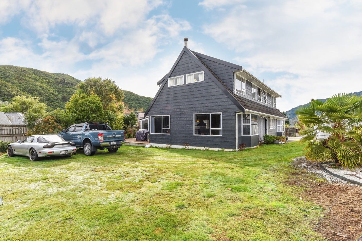 14A Huia Street, Waikawa, Picton - Carousel 30