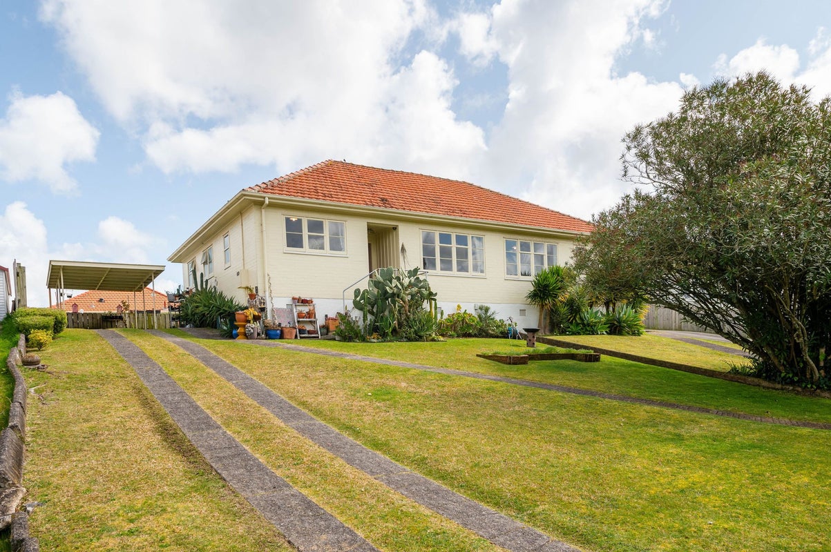 19 Plunket Terrace, Hamilton East, Hamilton - Carousel 1