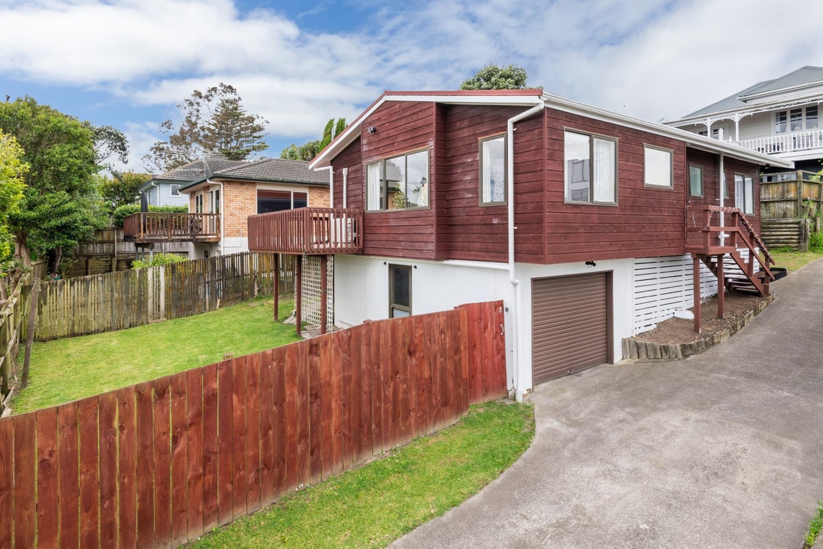 148B Sunset Road, Unsworth Heights, Auckland - Carousel 1