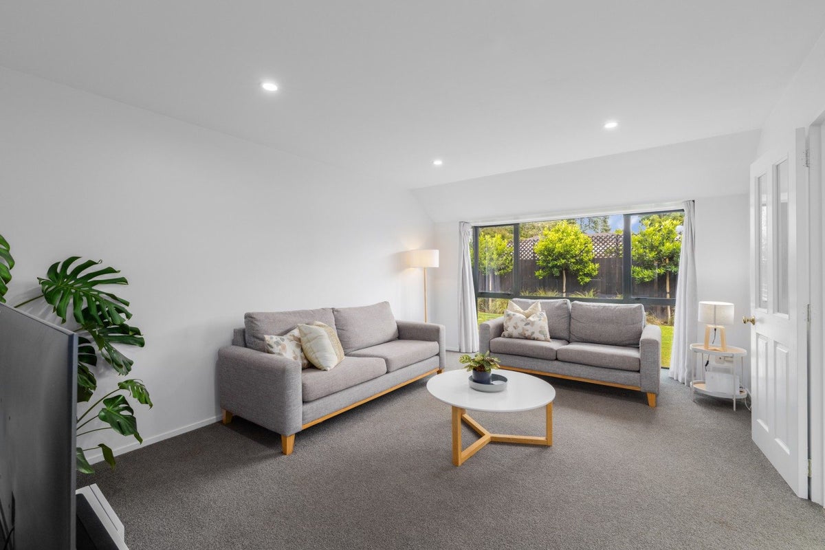 15 Farquhars Road, Redwood, Christchurch - Carousel 2