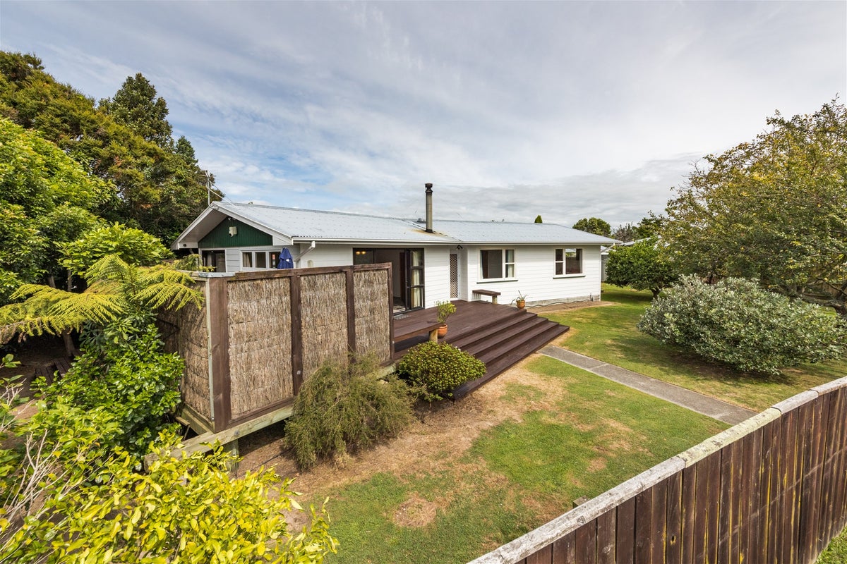 1 Charwell Place, Highbury, Palmerston North - Carousel 1