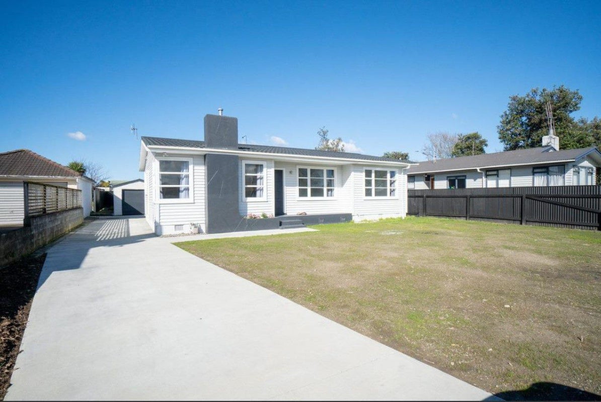 3 Lancaster Street, Highbury, Palmerston North - Carousel 1