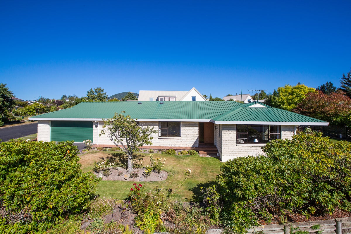 81 Walton Park Avenue, Fairfield, Dunedin - Carousel 1