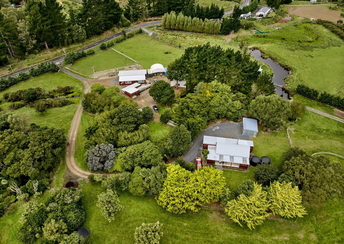 1296 Coast Road, Wainuiomata Coast, Wainuiomata - Carousel 2