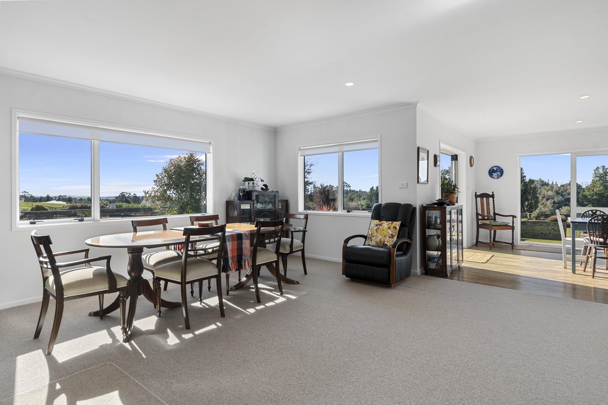 20 Sarona Park Drive, Omanawa, Omanawa - Carousel 1