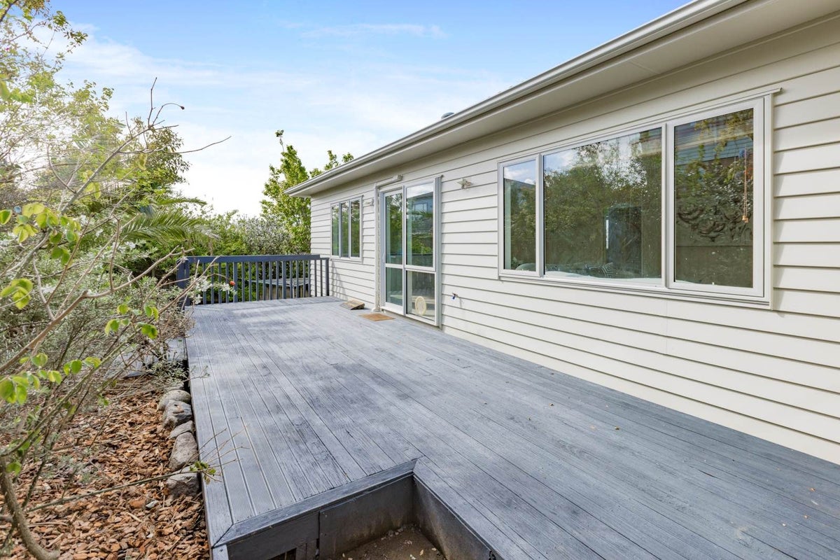 2 Jammen Drive, Massey, Auckland - Carousel 39
