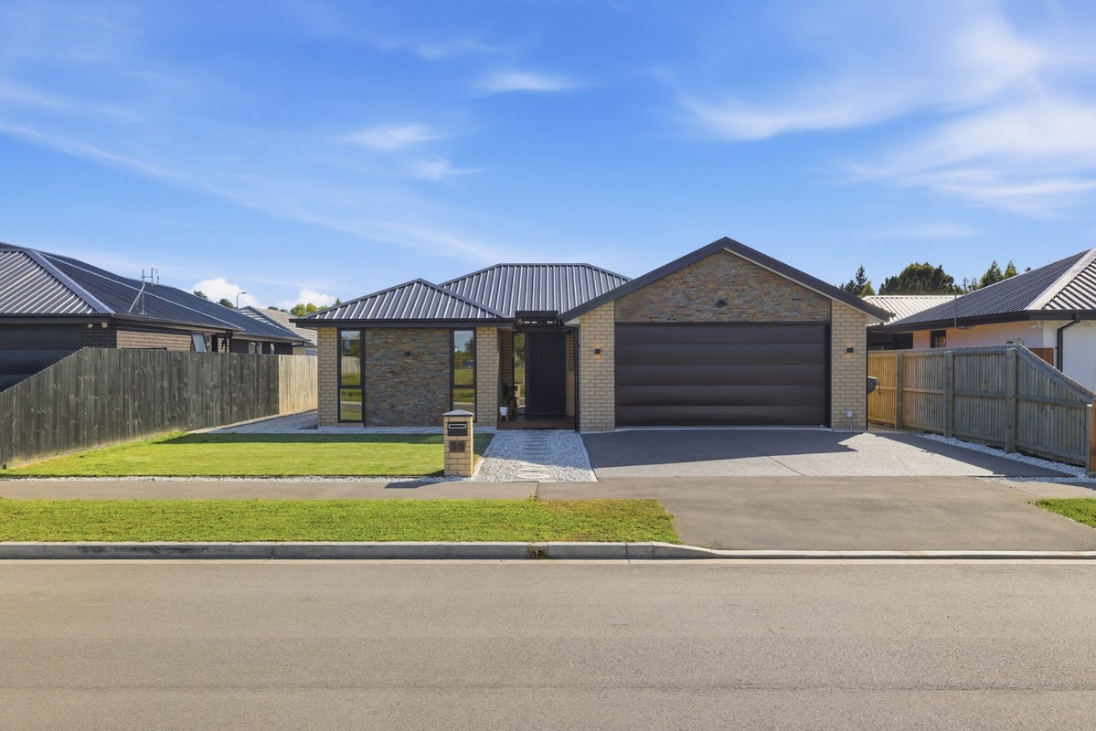 11 Agathis Crescent, Wigram, Christchurch - Carousel 1