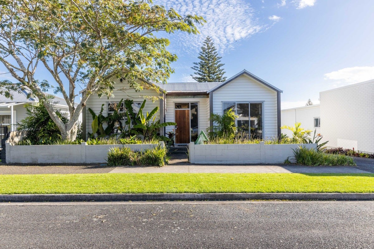8 Autere Street, Strandon, New Plymouth - Carousel 1
