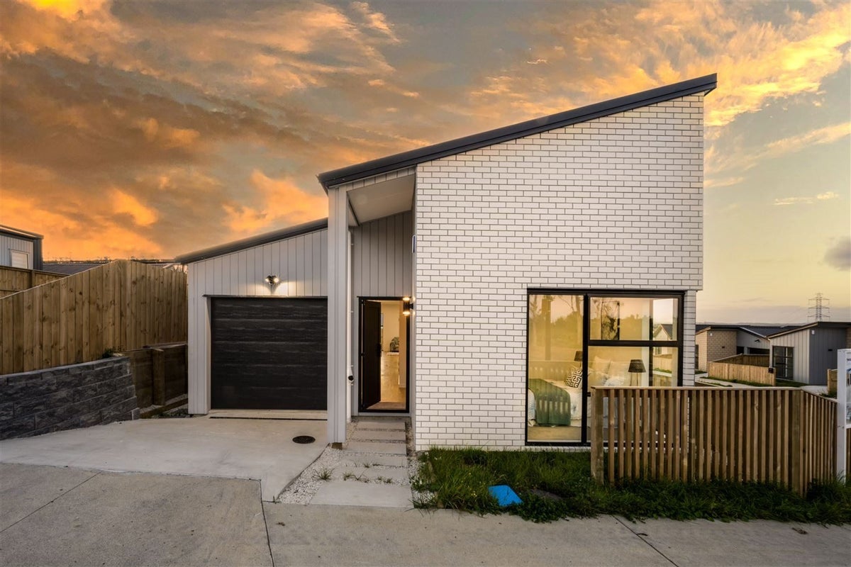 1 Horokaka Street, Massey, Auckland - Carousel 1