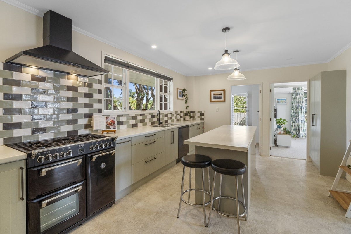 75 Eatwell Avenue, Paraparaumu Beach, Paraparaumu - Carousel 2