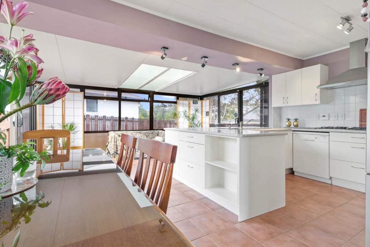 7 Wren Place, Unsworth Heights, Auckland - Carousel 1