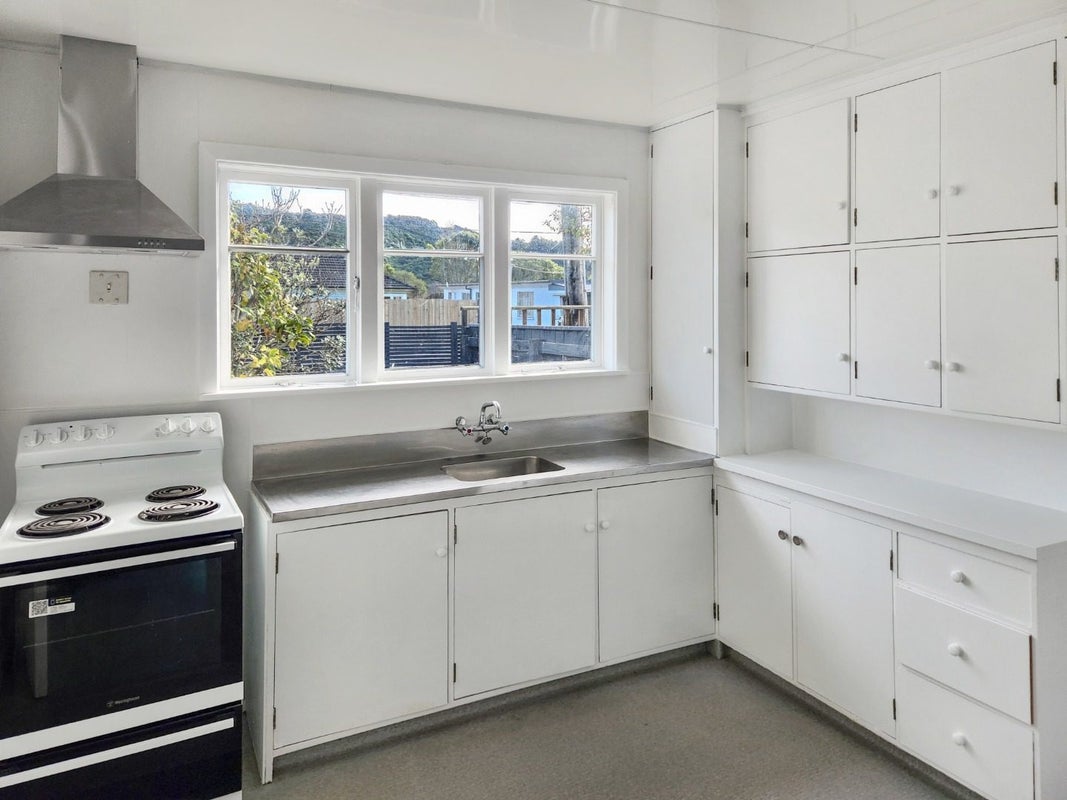 1 Hine Road, Wainuiomata, Lower Hutt - Carousel 2