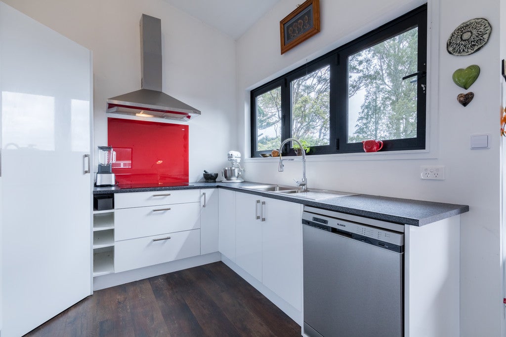 59 Laingholm Drive, Laingholm, Auckland - Carousel 2
