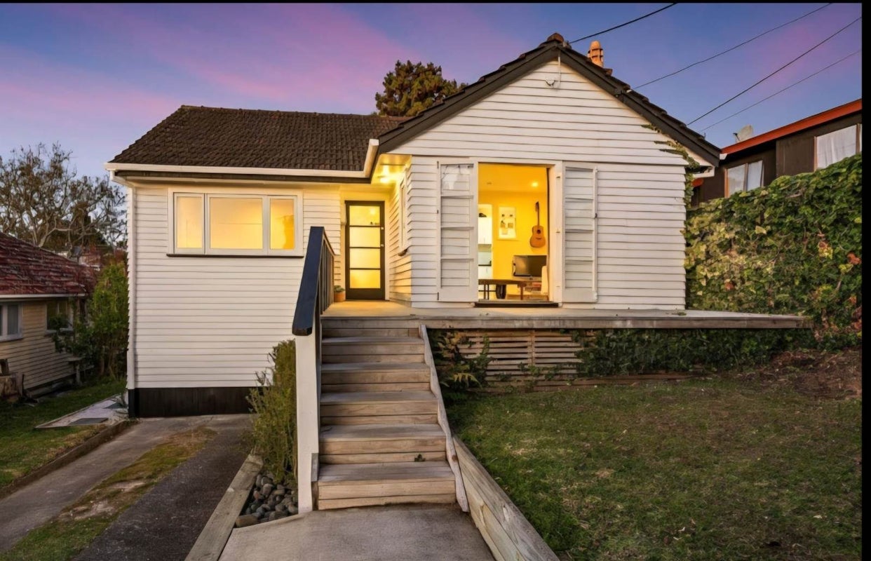 12 Arahoe Road, New Lynn, Auckland - Carousel 2