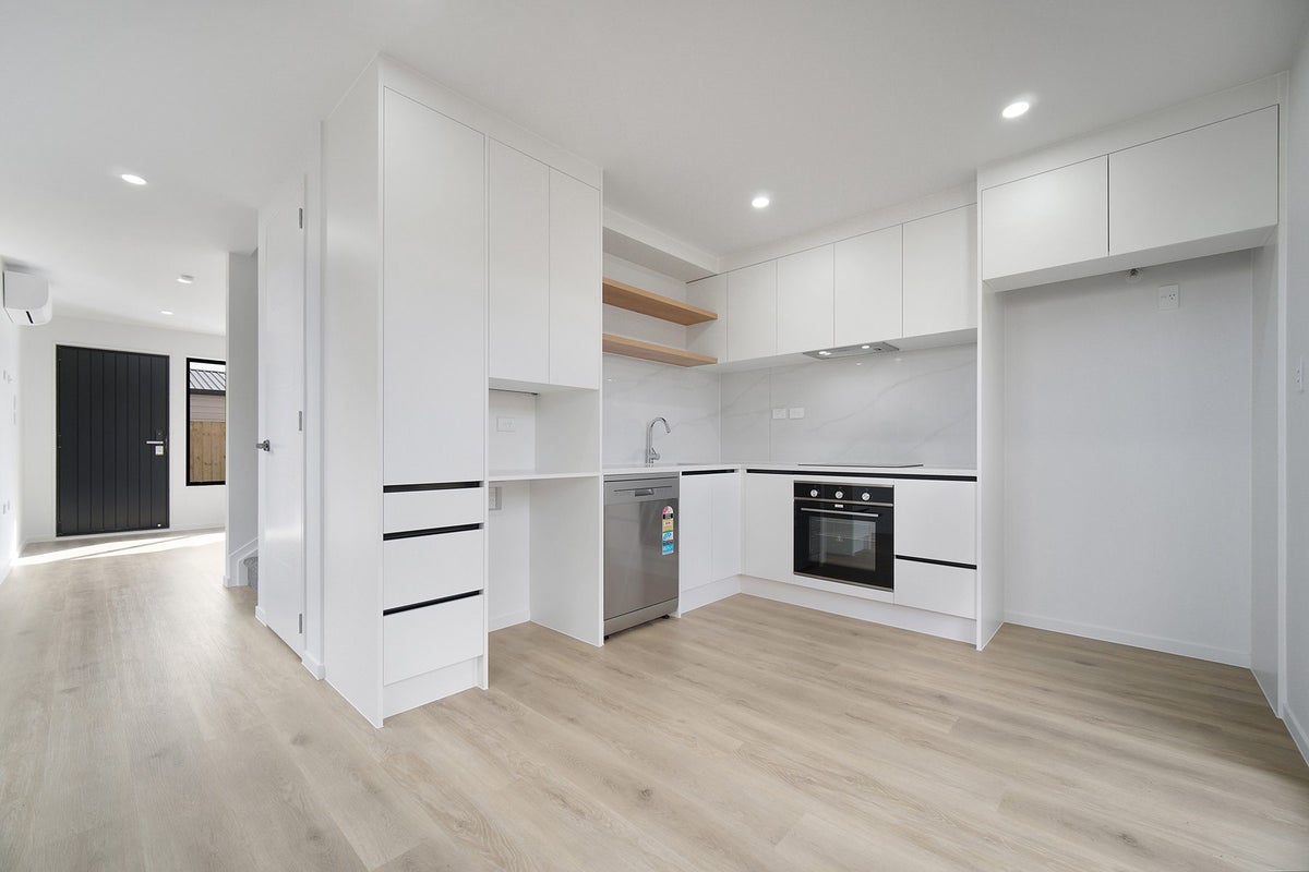 32 Camp Road, Mount Wellington, Auckland - Carousel 2