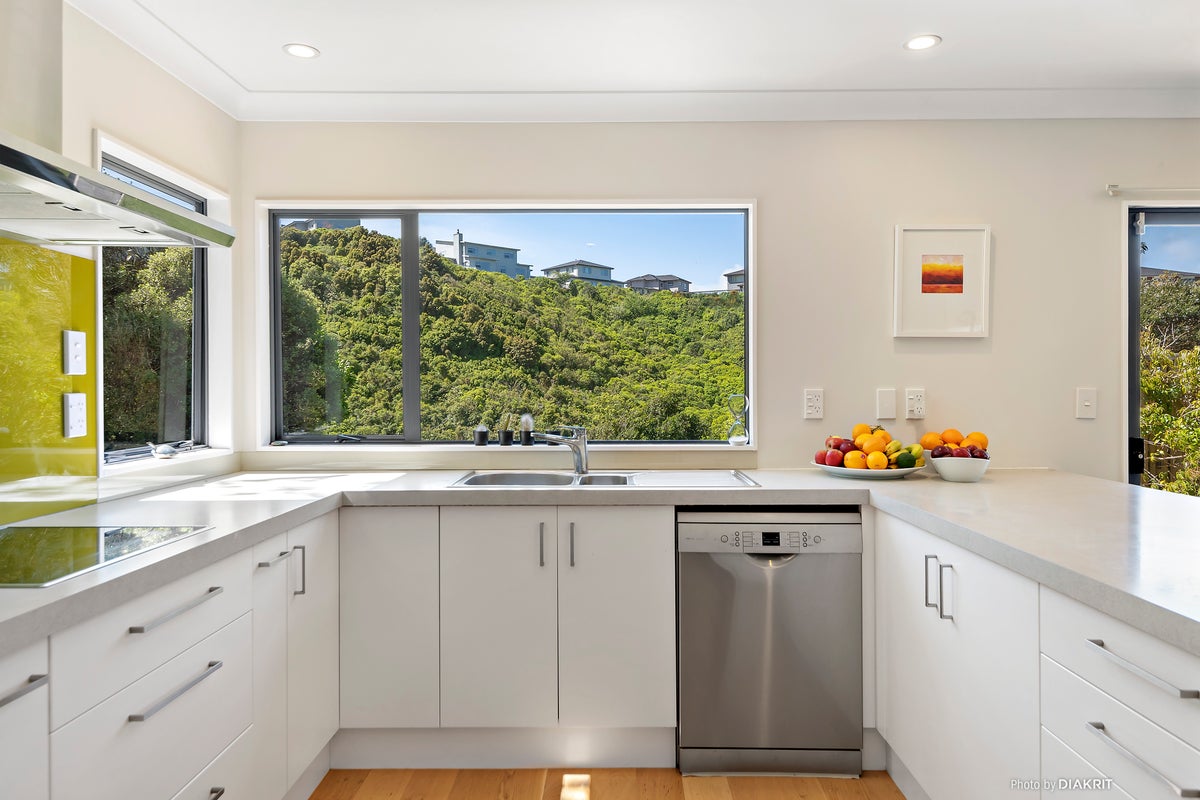 24 Amesbury Drive, Churton Park, Wellington - Carousel 2