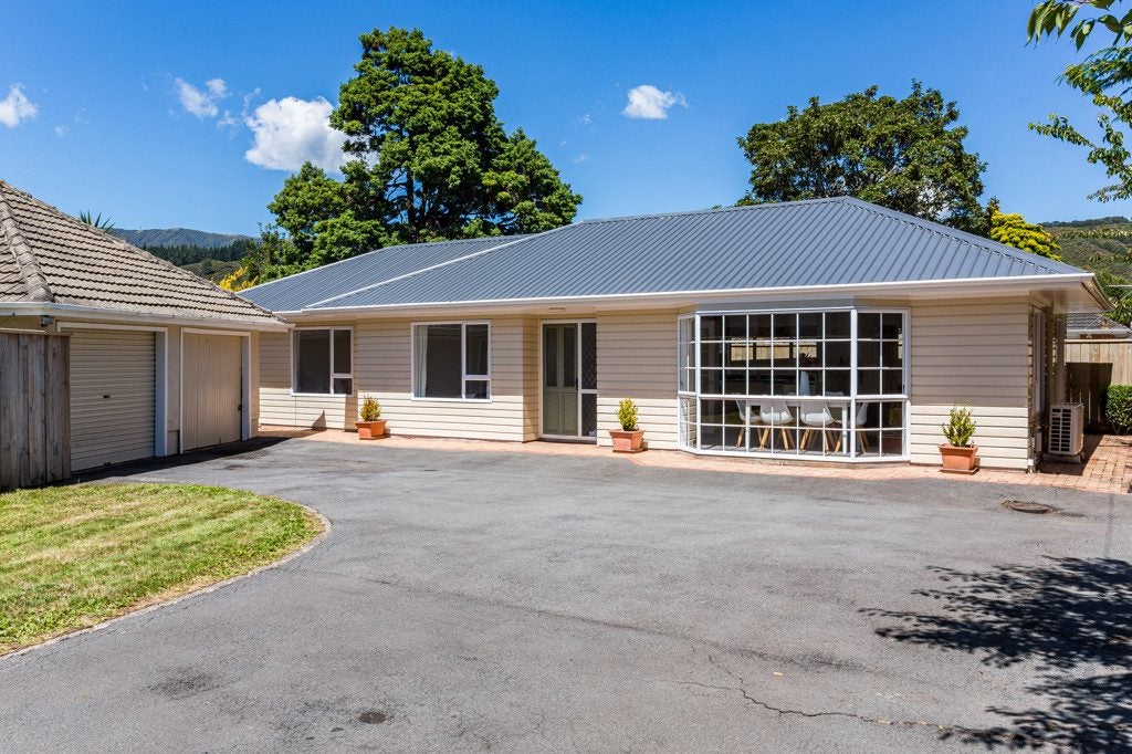1070A Fergusson Drive, Clouston Park, Upper Hutt - Carousel 1