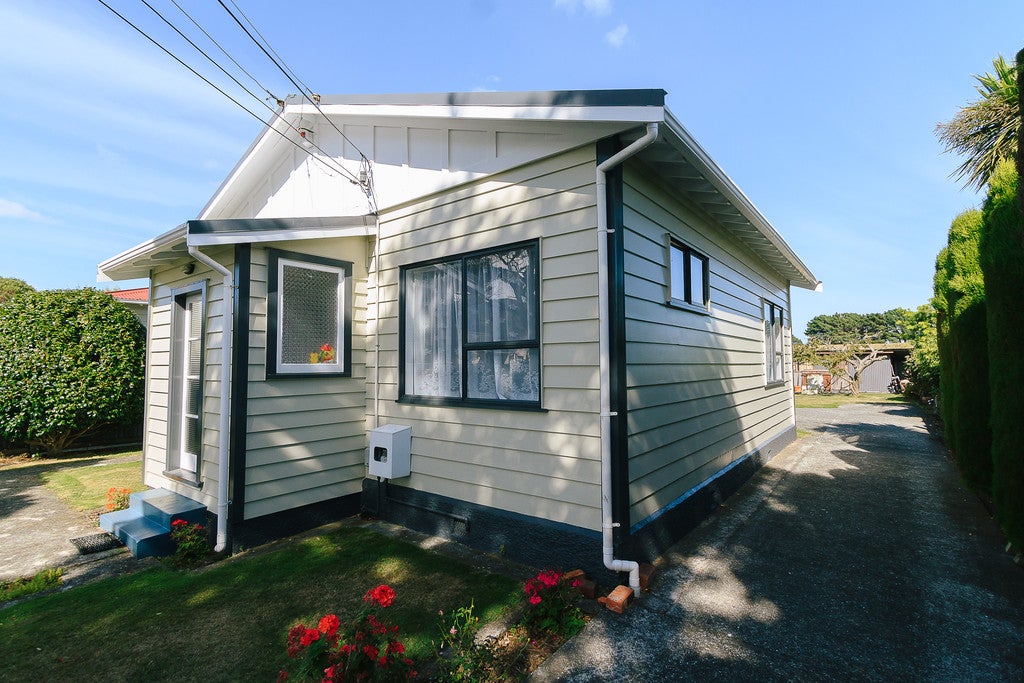33 Randwick Crescent, Moera, Lower Hutt - Carousel 1