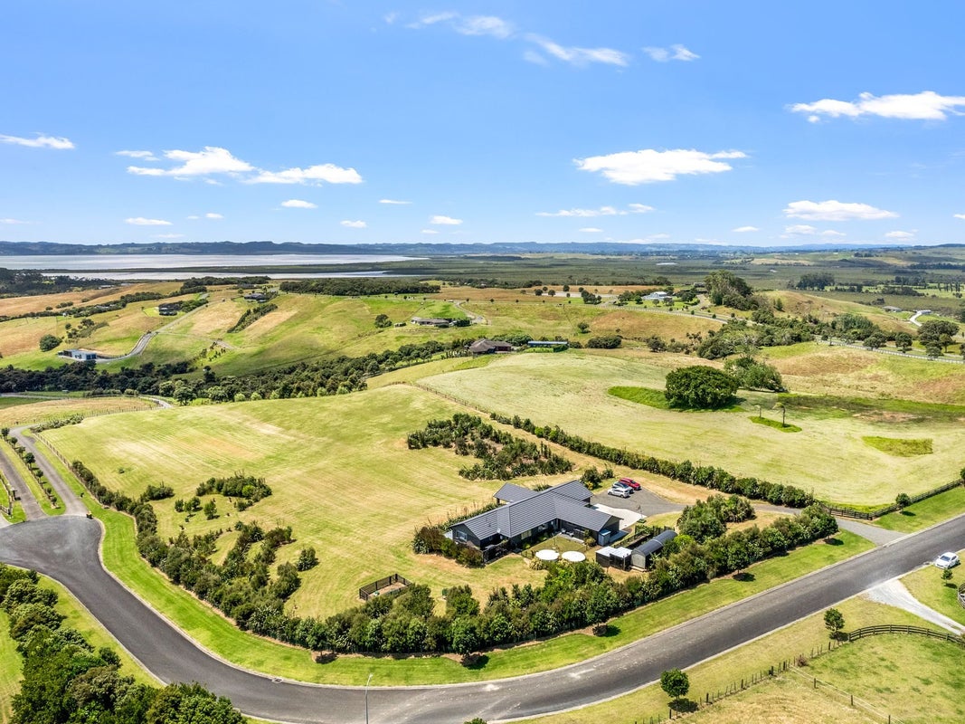 18 Kaipara Lake Road, Helensville - Carousel 2