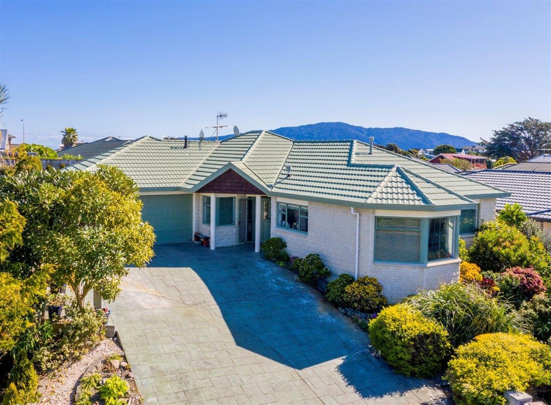 16 Barrett Drive, Waikanae Beach, Waikanae - Carousel 1