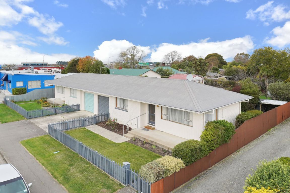 2/4 Douglas Road, Amberley - Carousel 1