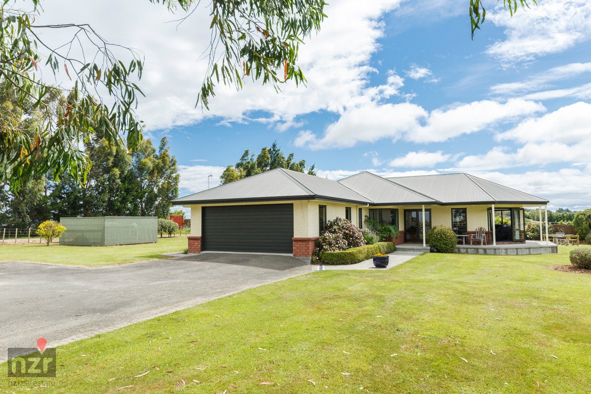 712 Ashhurst Road, Palmerston North - Carousel 1